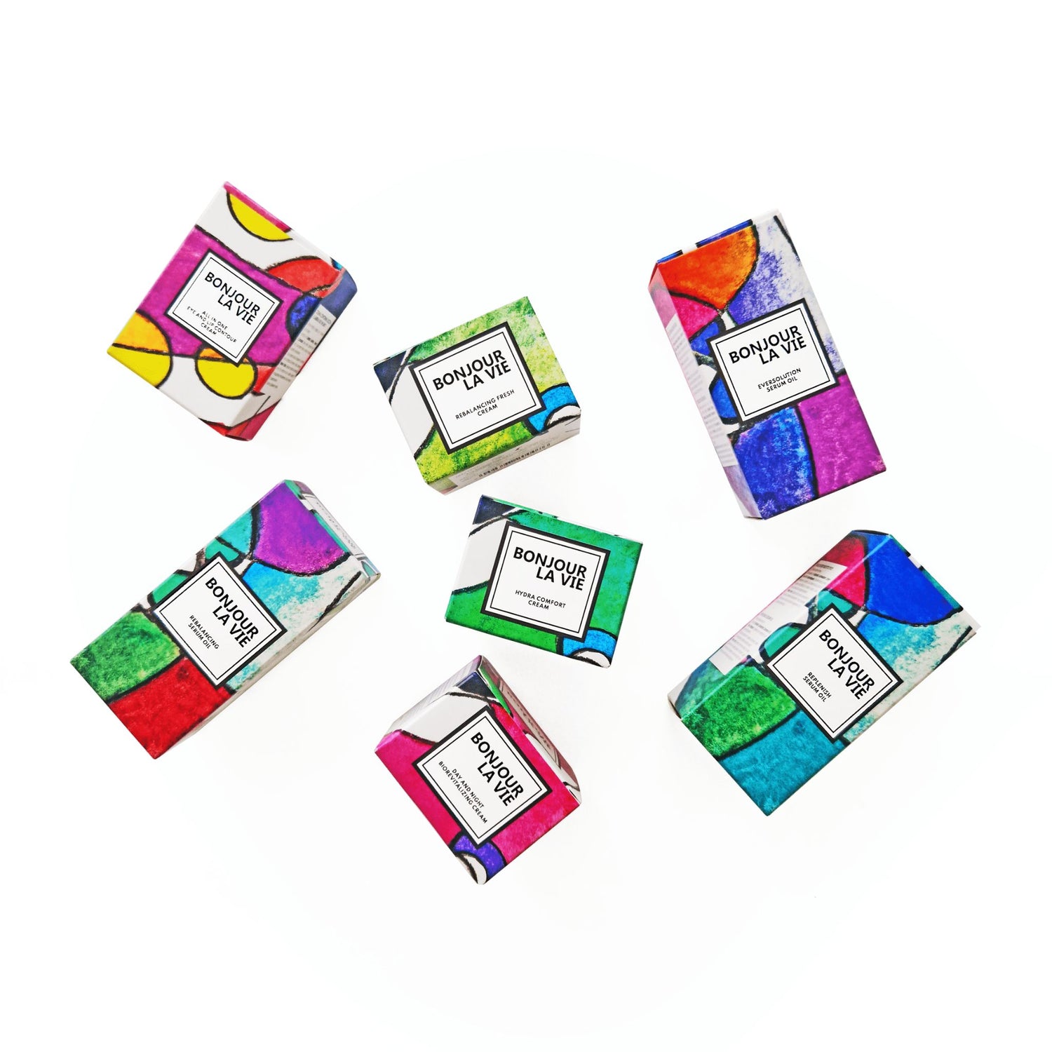 Immagine degli astucci di 7 prodotti di Bonjour La Vie su fondo bianco: All In One Eye And Lip Contour Cream, Rebalancing Serum Oil, EverSolution Serum Oil, Replenish Serum Oil, Rebalancing Fresh Cream, Hydra Comfort Cream, Day And ight BioRevitalizing Cream,