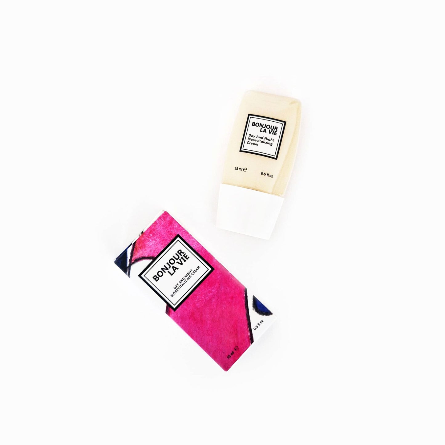 Immagine del flacone e dell'astuccio di Day And Night Biorevitalizing Cream da 15 ml Journey Edition su sfondo bianco