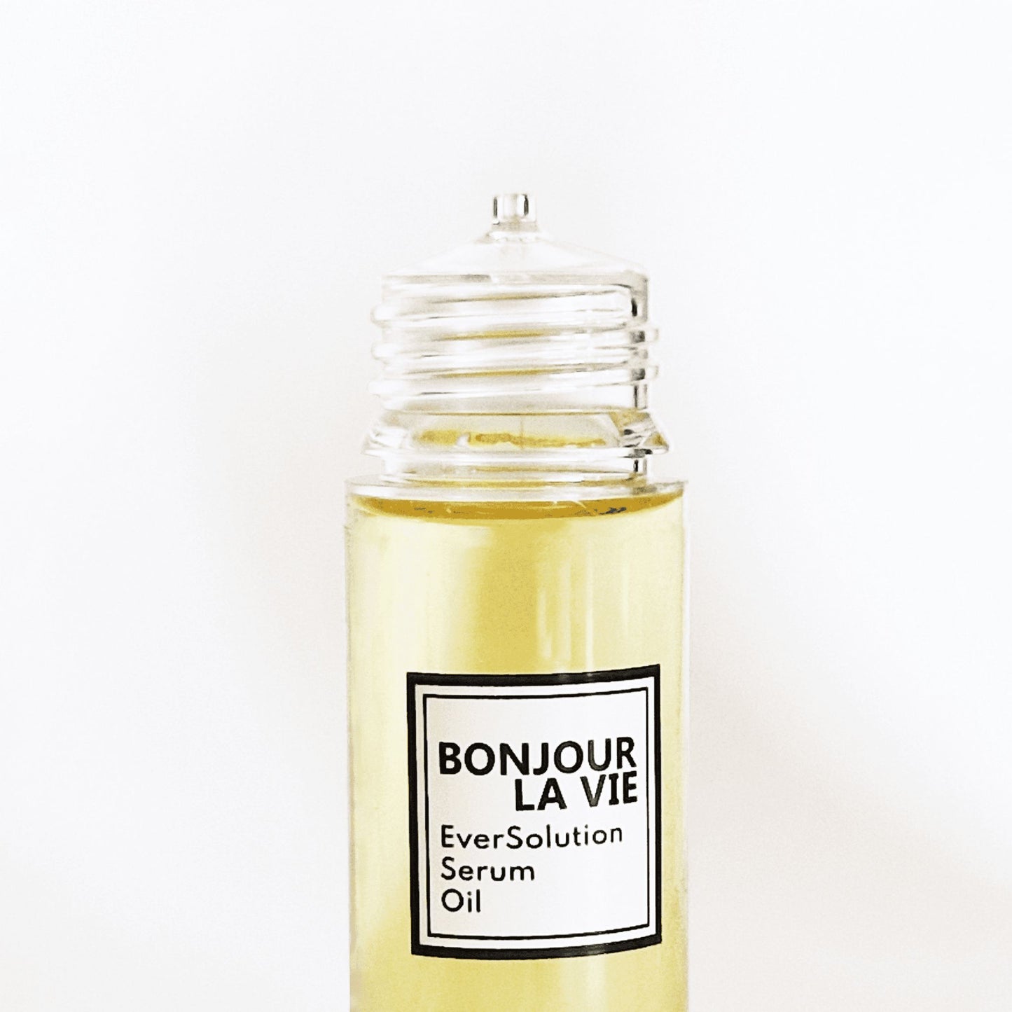 Immagine su fondo bianco del dettaglio del contagocce integrato del flacone di Eversolution Serum da 30 ml di Bonjour La Vie