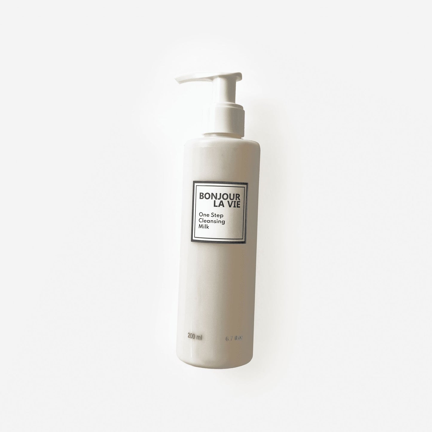 Immagine su fondo bianco del flacone di One Step Cleansing Milk Latte detergente da 200 ml di Bonjour La Vie