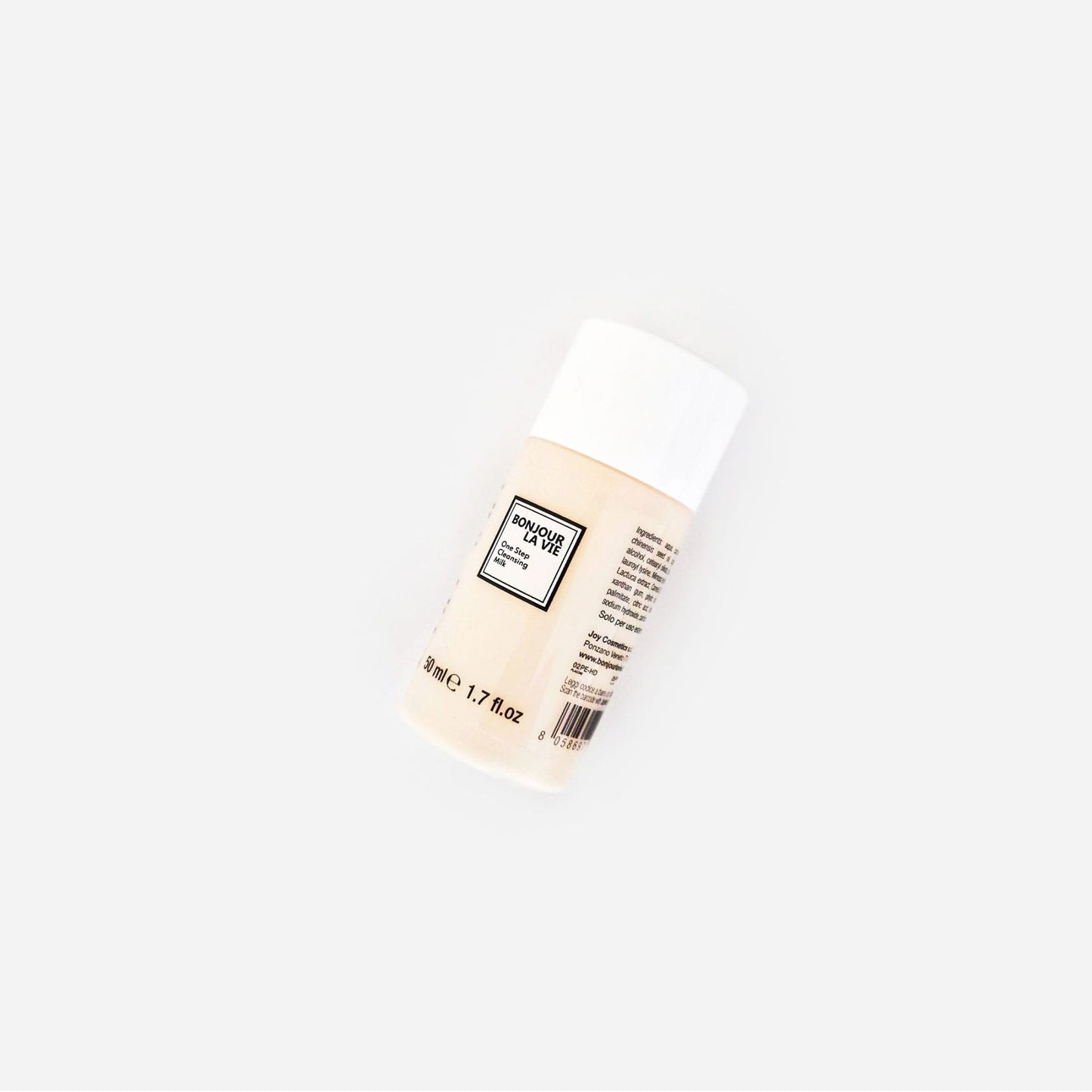 Immagine del flacone di One Step Cleansing Milk di Bonjour La Vie nel formato da 50 ml della Journey Edition inclinato su fondo bianco