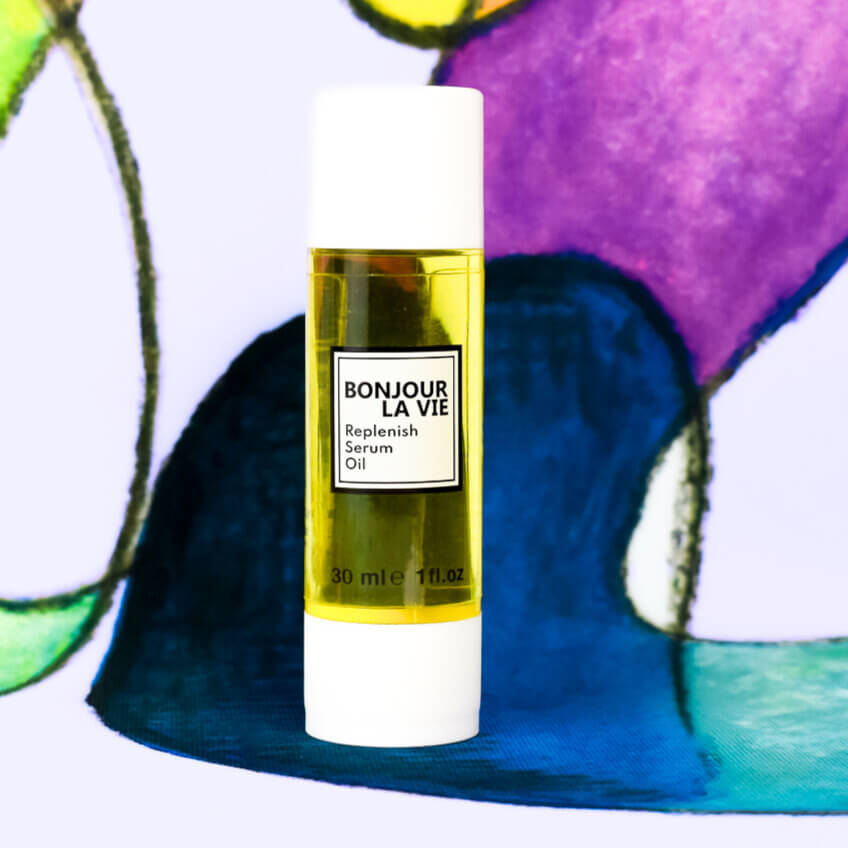 immagine dei flacone di replenish serum oil e sullo sfondo un particolare del dipinto dal quale è stato tratto il packaging