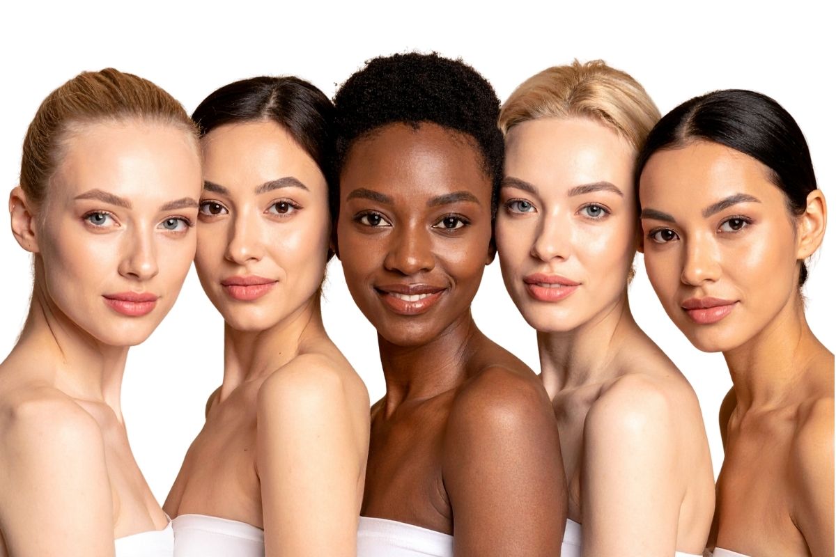 cinque donne con diversi tipi e colore di pelle