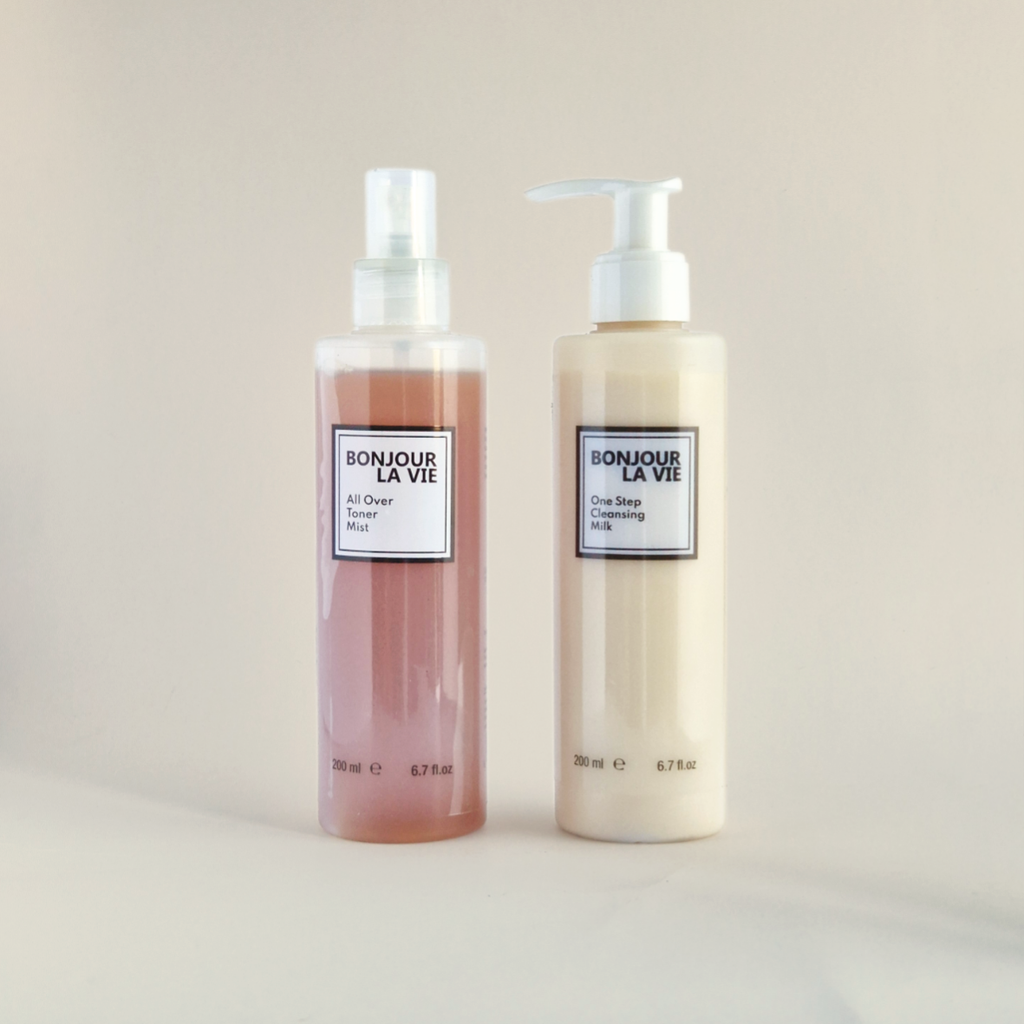 Virtual bundle Clean & Prepare: latte detergente One Step Cleansing Milk e tonico per una pelle pulita e fresca.
