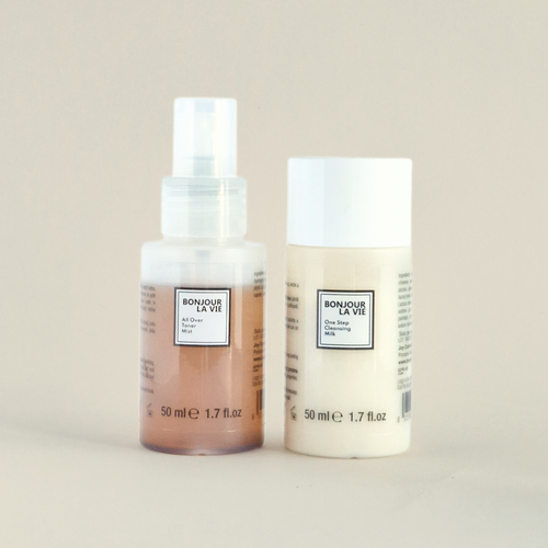 Virtual bundle Clean & Prepare: latte detergente One Step Cleansing Milk e tonico per una pelle pulita e fresca.