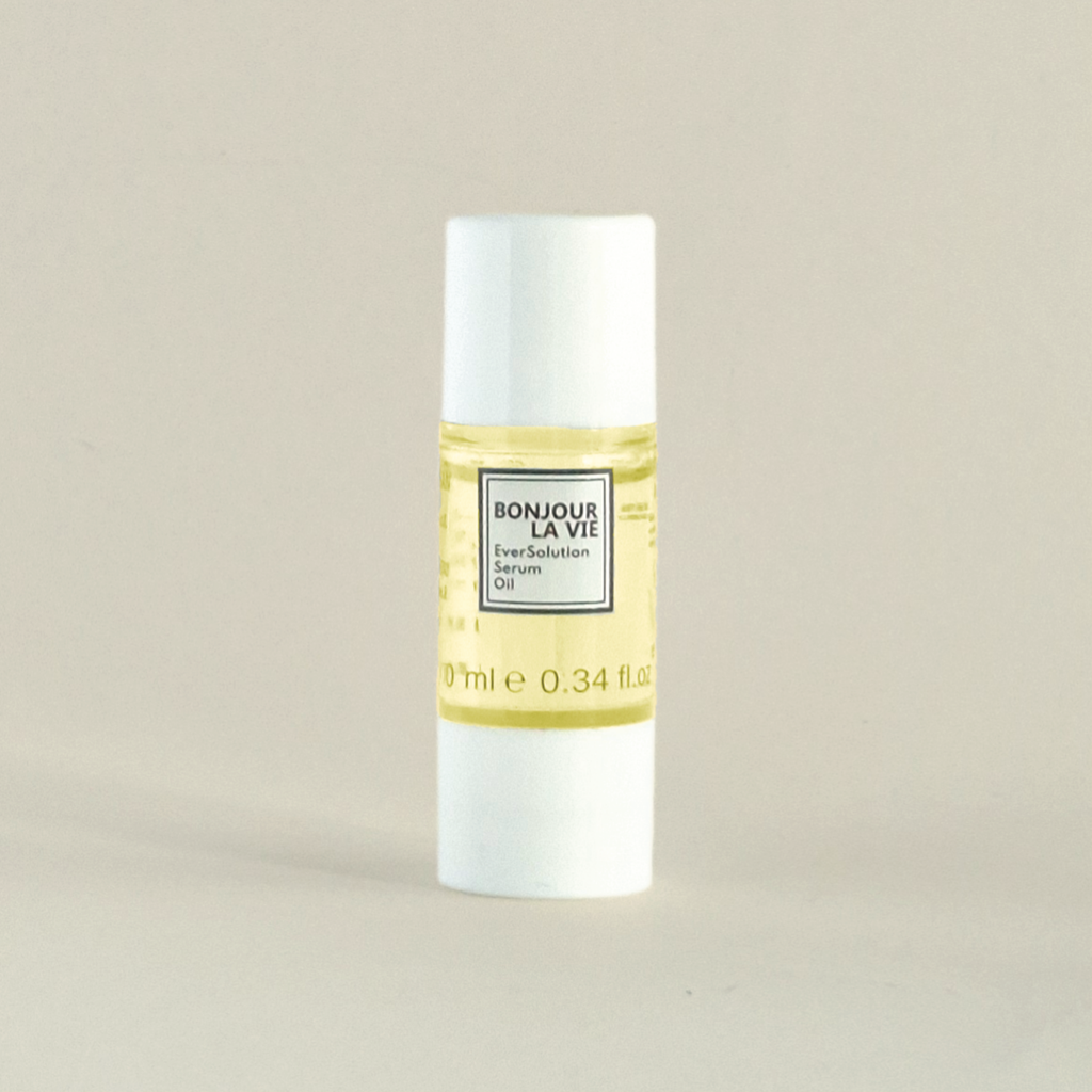 Flacone da 10 ml con tappo bianco e flacone trasparente di EverSolution Serum Oil di Bonjour La Vie.
