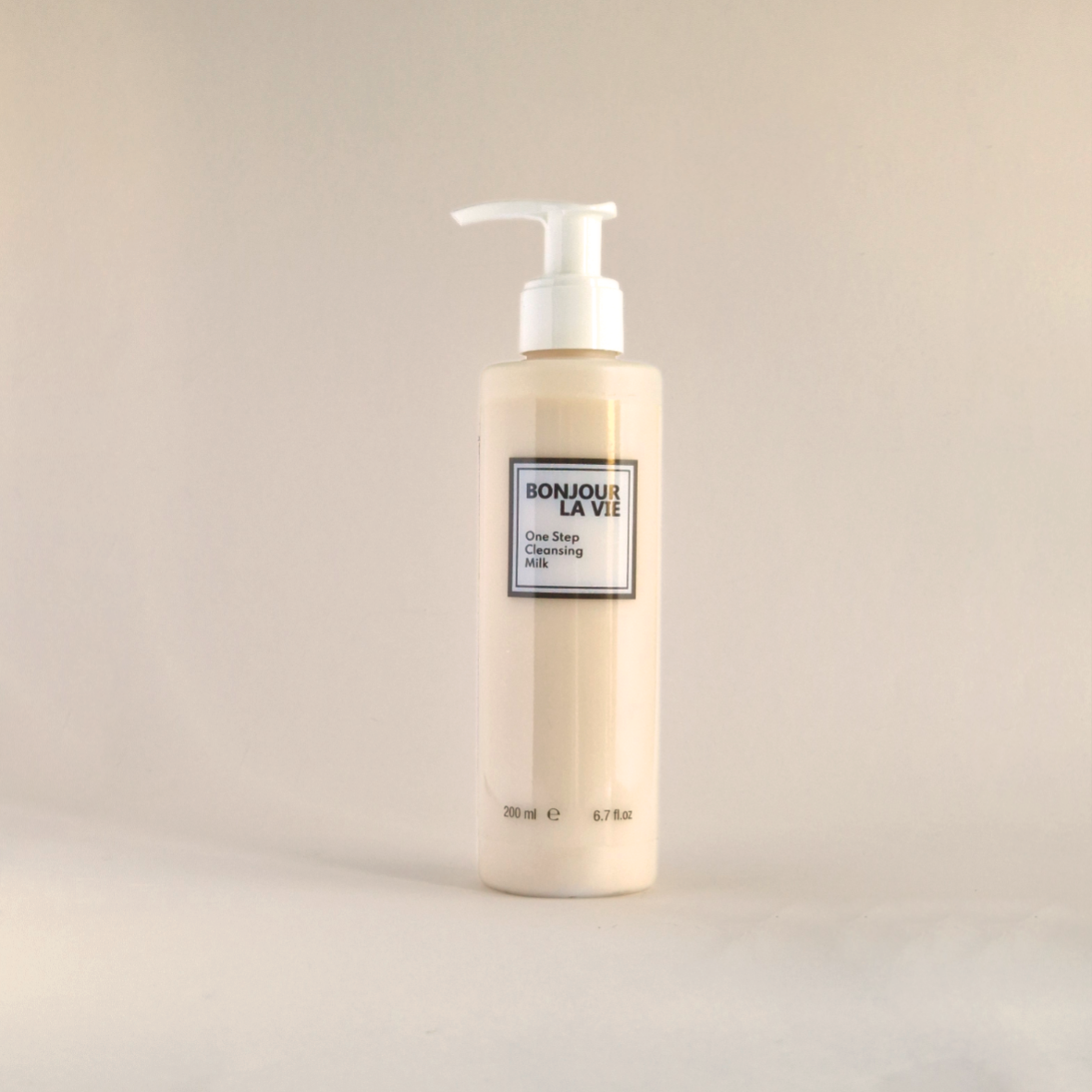 Flacone da 200 ml di One Step Cleansing Milk di Bonjour La Vie.