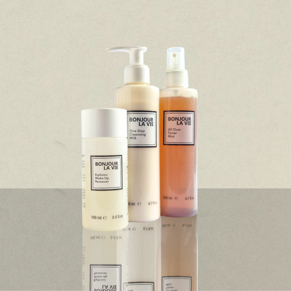 Prodotti Bonjour La Vie abbinati: Biphasic Make Up Remover 100 ml, One Step Cleansing Milk e All Over Toner Mist 200 ml.