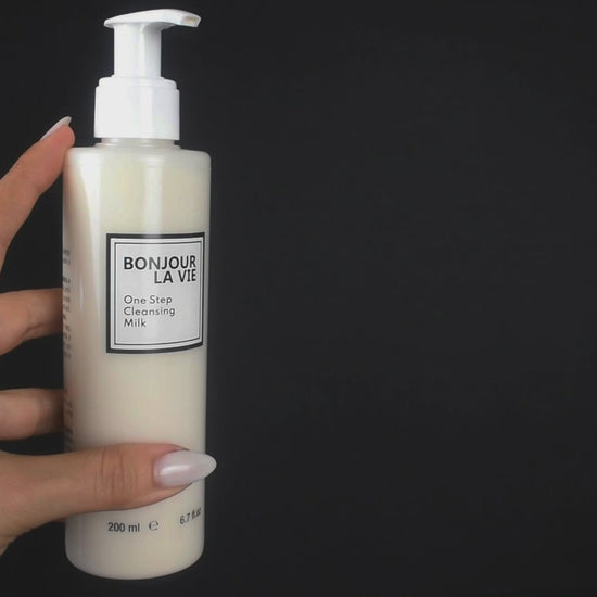 Video che mostra la texture del prodotto sulla mano